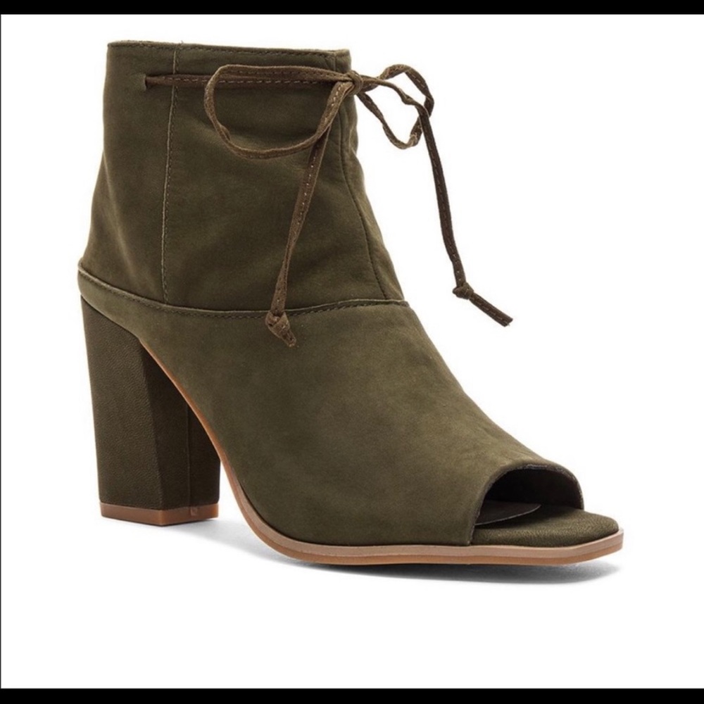 WORN ONCE! Seychelles triple threat olive leather open toe booty